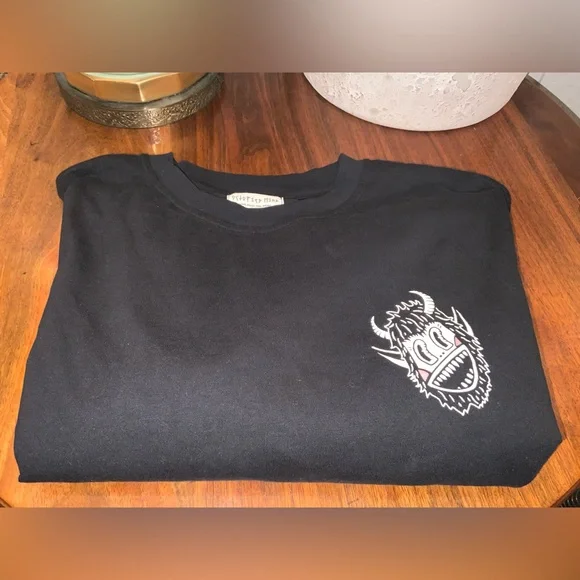 🖤 Octopied Mind “Devil’s Advocate” Graphic Tee 🖤EUC Large Women’s - Picture 2 of 4